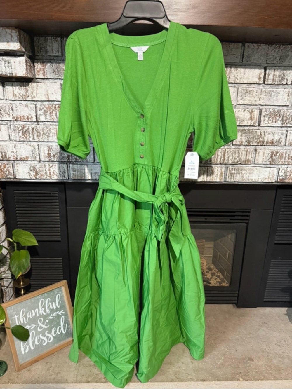 Time and Tru Bright Green V-Neck Tiered Midi Dress with Waist Tie